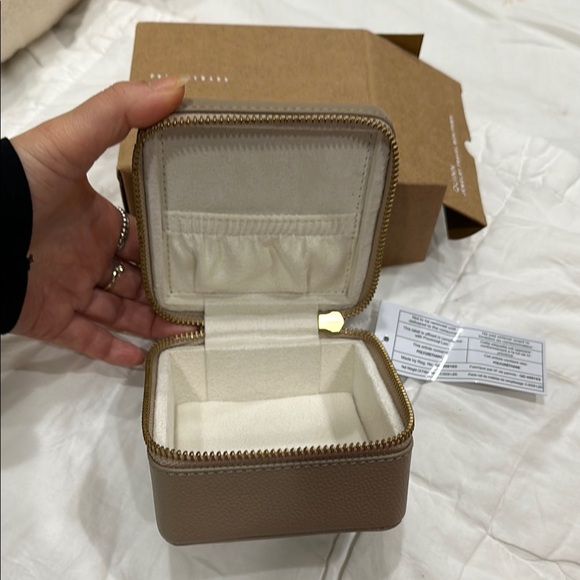 Fawn Jewelry Travel Box - Picture 1 of 5